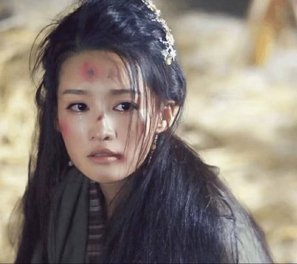 李沁李沁夏梦两版淳儿意难平冰湖重生中的淳儿生来纯粹善良，带着赤诚之心想要守护身边