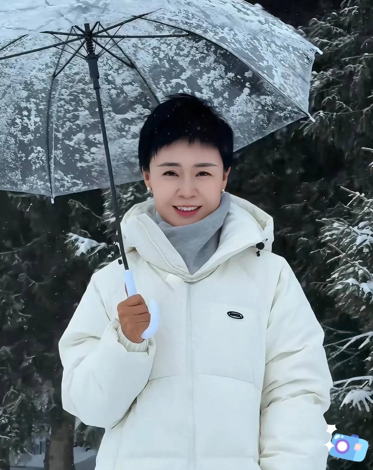 贺娇龙公开说，死后不进夫家的坟。她没孩子。决定回父母身边安葬。无儿无女，