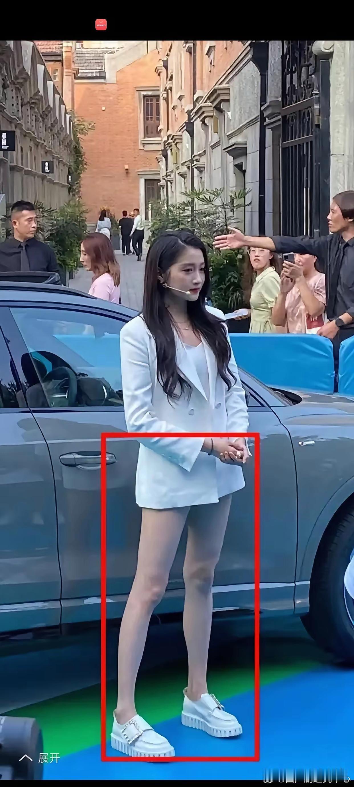 电视上看着一般般，真人巨漂亮。难怪鹿晗那么火，也对她情有独钟啊。​​​