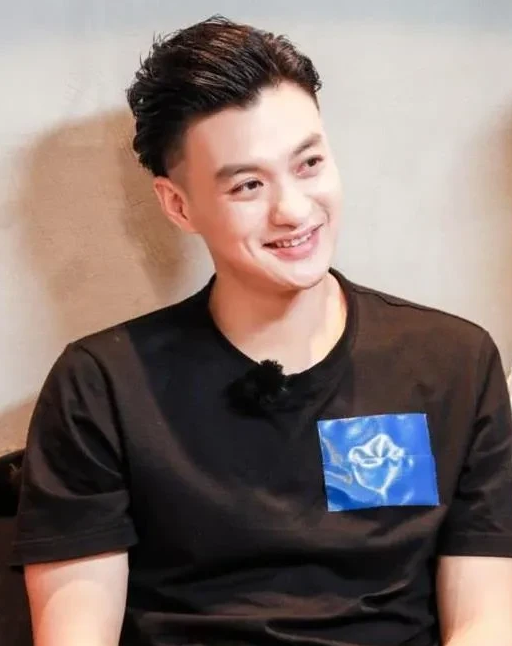 周一围演了十年的龙套无人识，却因为《<em>绣春刀</em>》中的一句话，顿时火遍全网。在拍