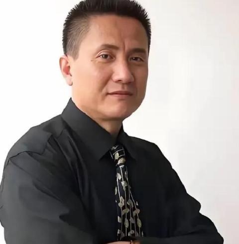 张志坚拍《人民的名义》，片酬还不够买行头。 一件七千多块的夹克，一副挑了很久