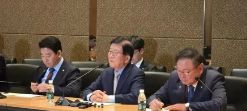 大家有没有发现一个现象，这次韩国特使团来访华，几乎所有中方代表都高调的提到了韩国