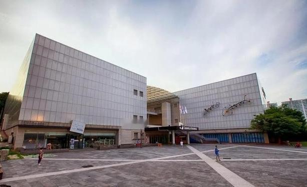 中国撤展后，韩国光州急了。距离第16届光州双年展开幕只剩两天，中国策展团队全体一