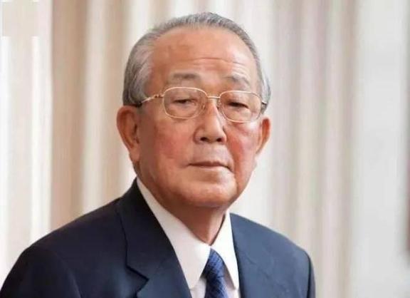 1997年，身价200亿的稻盛和夫被查出胃癌，医生警告：“必须马上手术”。谁知，