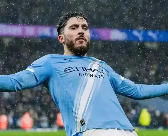 3.1亿镑花出6.2亿效果曼城把曼联逼疯了。英超官方刚出的五年账本：曼城净