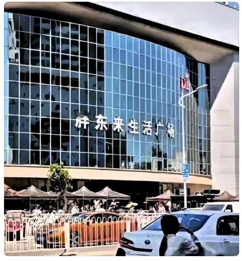 有件事情。我一直想不通。胖东来一年赚一个多亿的店，说关就关，于东来到底在较什
