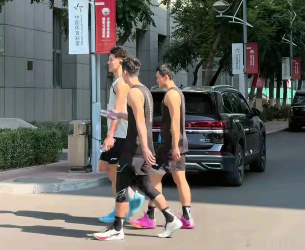 今日辽篮新闻汇总如下:1. 赵继伟沈阳恒隆出席700CC一日店长活动。2. 库珀INS转发比赛集锦。