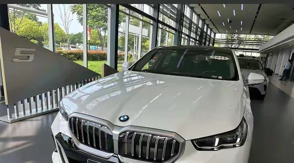 我去，这车价真是吓死人！前几天去店里看车，发现那个宝马5系，现在才卖
