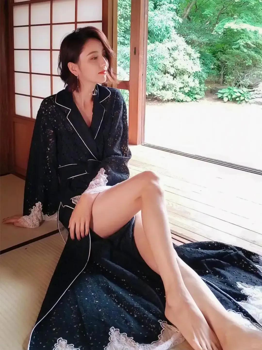 反差美！男人啊，内心都还是喜欢性感，妩媚的女子的！当一个女子在你心里总是知性