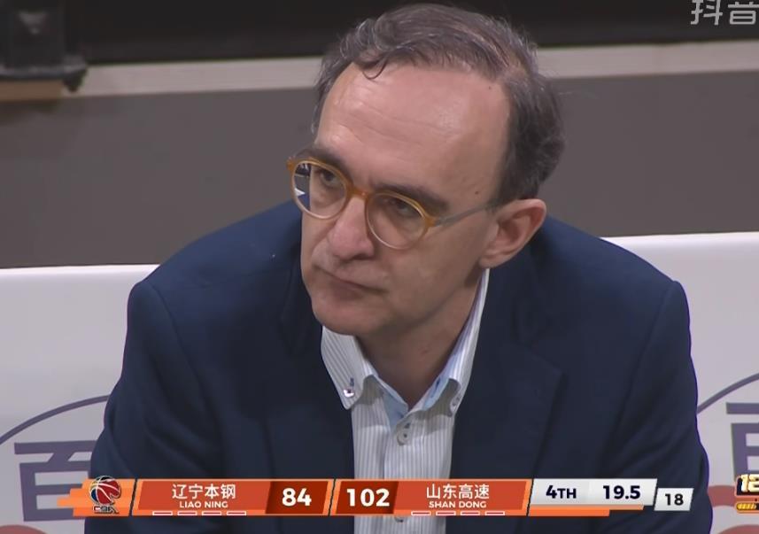 辽宁队回到主场大比分输给了山东，乌戈关键时刻的用人让人看不然太懂，说一说乌戈的用