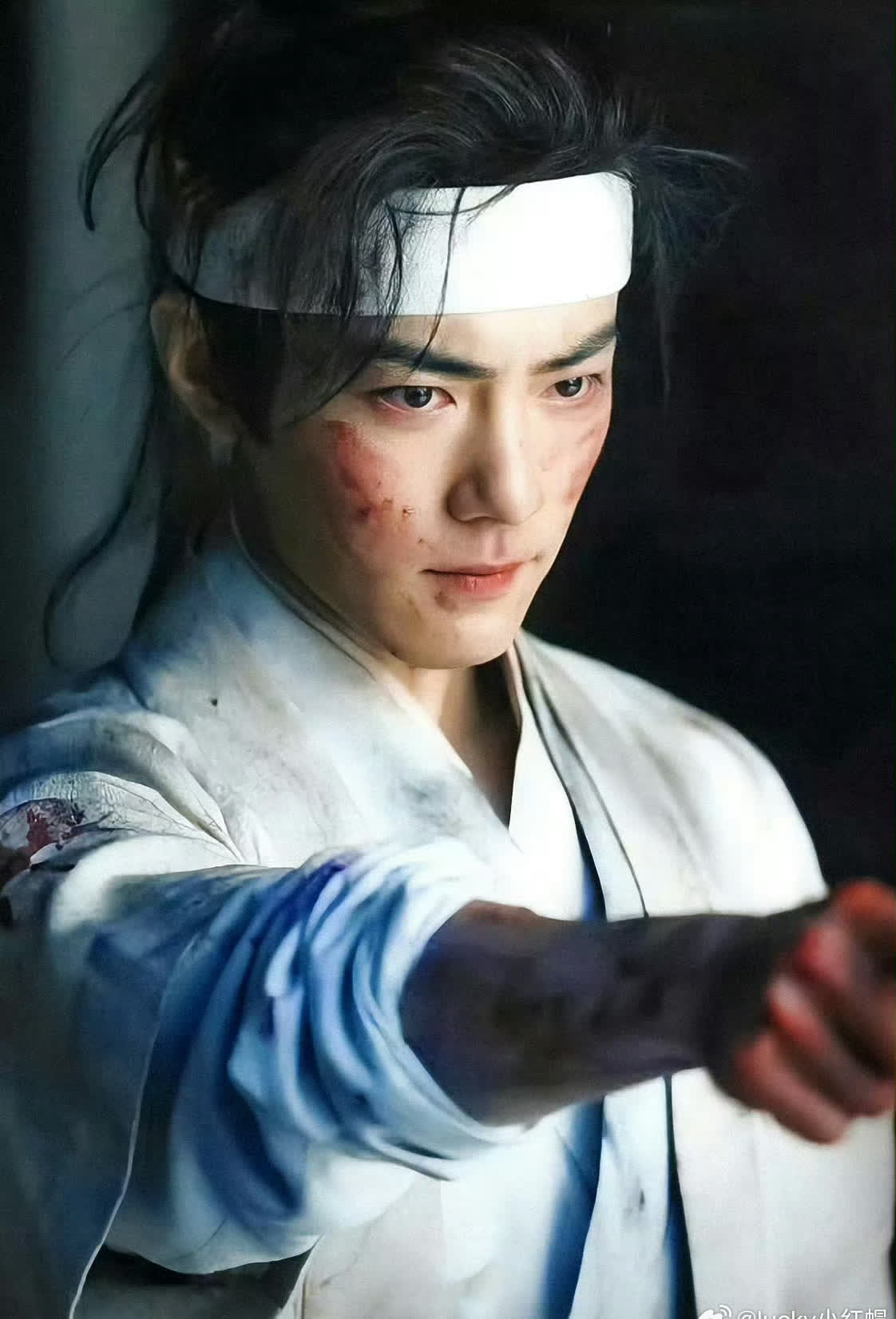 要问今年那部电视剧最火，那肯定是由肖战主演的《藏海传》。片中的名场面断龙石那场戏