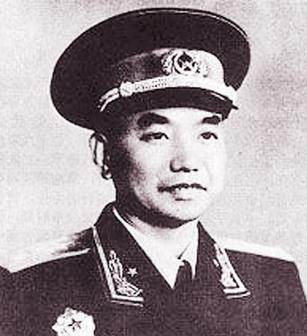 1931年，师长萧克在看到一位俘虏后大惊失色，急忙对看守说“他已经被俘虏了，可以