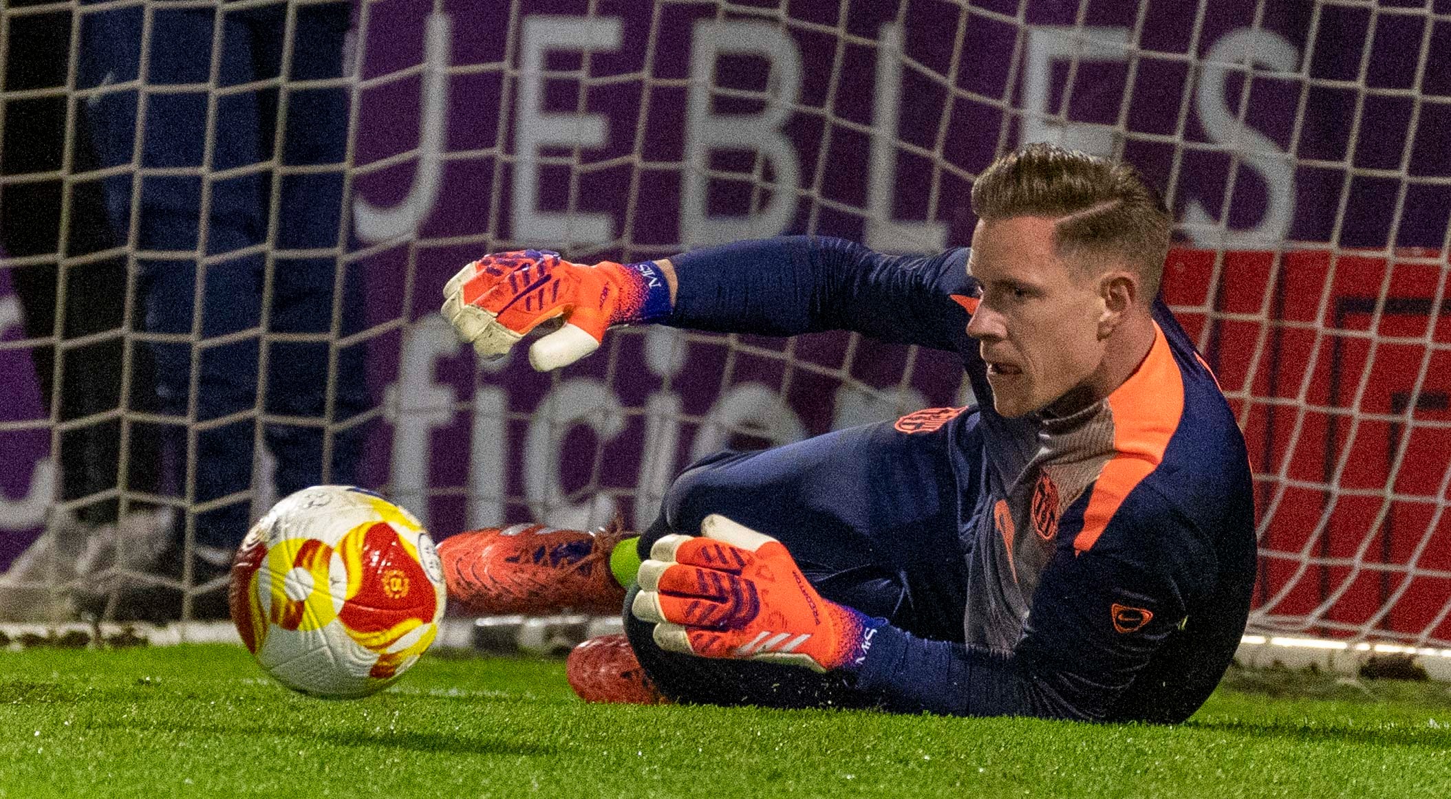 世体: 摩纳哥、热刺、纽卡、曼联等队关注特尔施特根