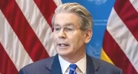 美国财长贝森特公开声称：世界没法承受，一个贸易顺差达到，一万亿美元的中国！中国想