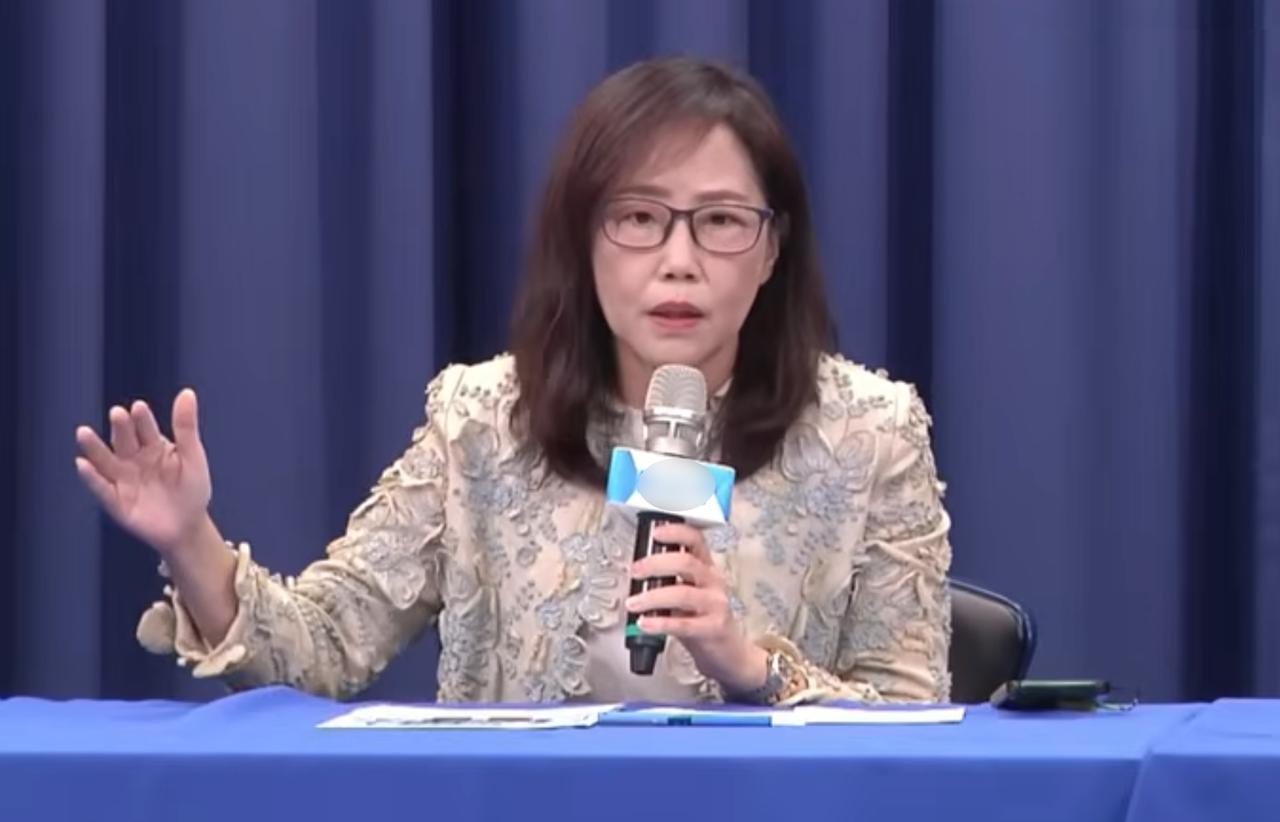 赵少康近日称，国民党高层组织网军攻击他。哈哈，又来这一招？我记得他说过好多次