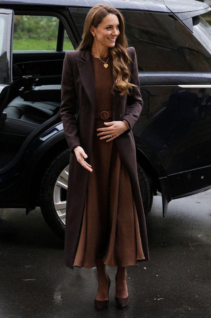 威廉凯特会见即将上任的女主教！[赞]凯特当天戴的项链很环保，是再生可回收材质，