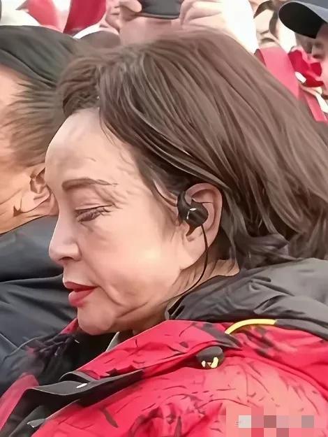 刘晓庆现在估计很意外。她不会想到，新短剧《锦绣安然》里演少女，还跟小30