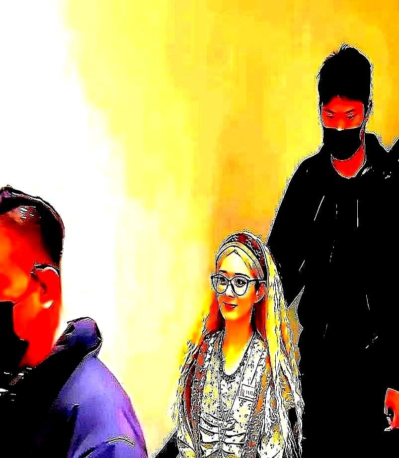 自从赵丽颖被曝和缅北赵导谈恋爱，整个人都变了，就好像那个Lisa加入光某会后画风