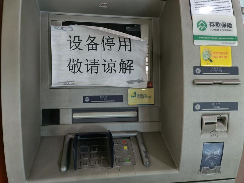 多少存款能靠吃利息躺平，这得看利率和生活开销。以100万存款为例，利率4.8%时