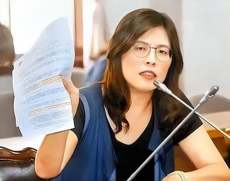 美军火还未抵台，岛内资产就加速转移，郑丽文通知全岛，风向真的要变了。美国之前