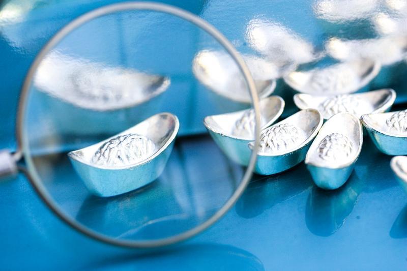 银价暴涨近140%！有人躺赚80%，现在上车还是当接盘侠？家人们，今年投