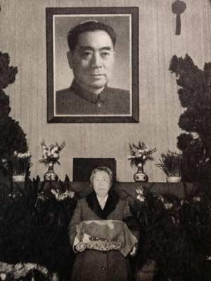 1976年1月8日周总理与世长辞后，突然发生了一件怪事。谁也想不到上午刚闭眼的总