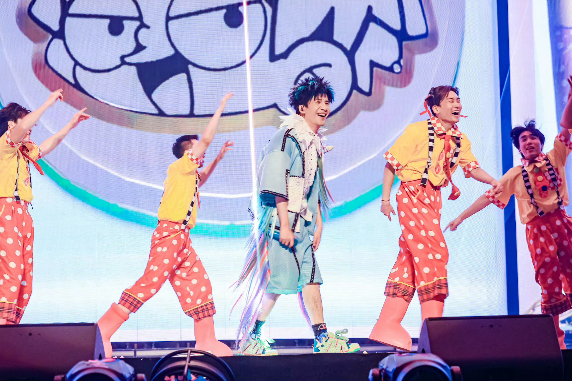 救命！大老师这段粤语表演堪称语言加密艺术——本地人沉默，外地人茫然，连翻译器都当