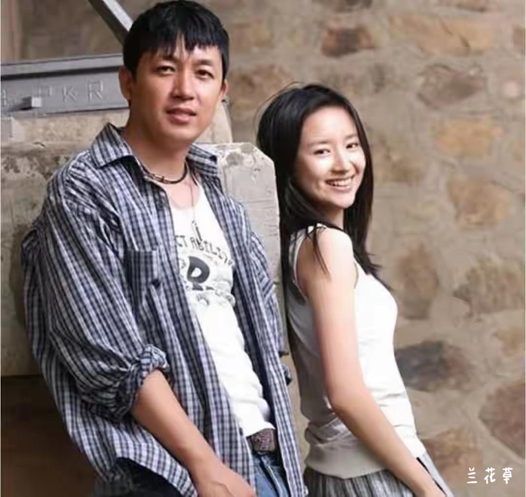 想那时，董洁是幸福的，这快乐无忧的一笑。