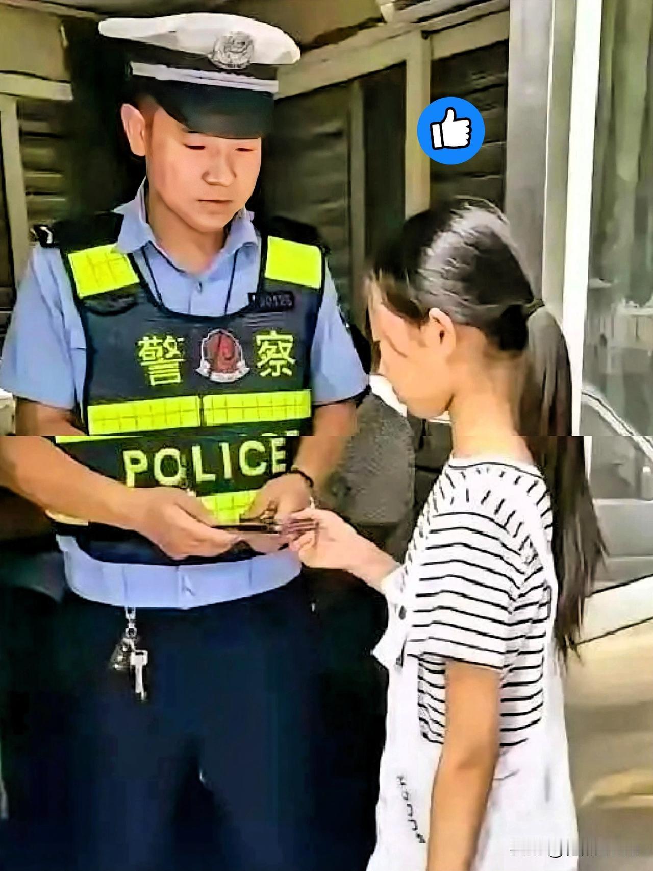看到这一幕，我破防了！南京小学生朵朵捡到手机后，守了失主40分钟，她自己却穿着挤