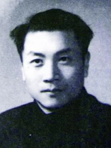1944年，一地下党入狱后被汉奸认出，只好求狱友用衣物缠绕其颈部。没想到，将死之