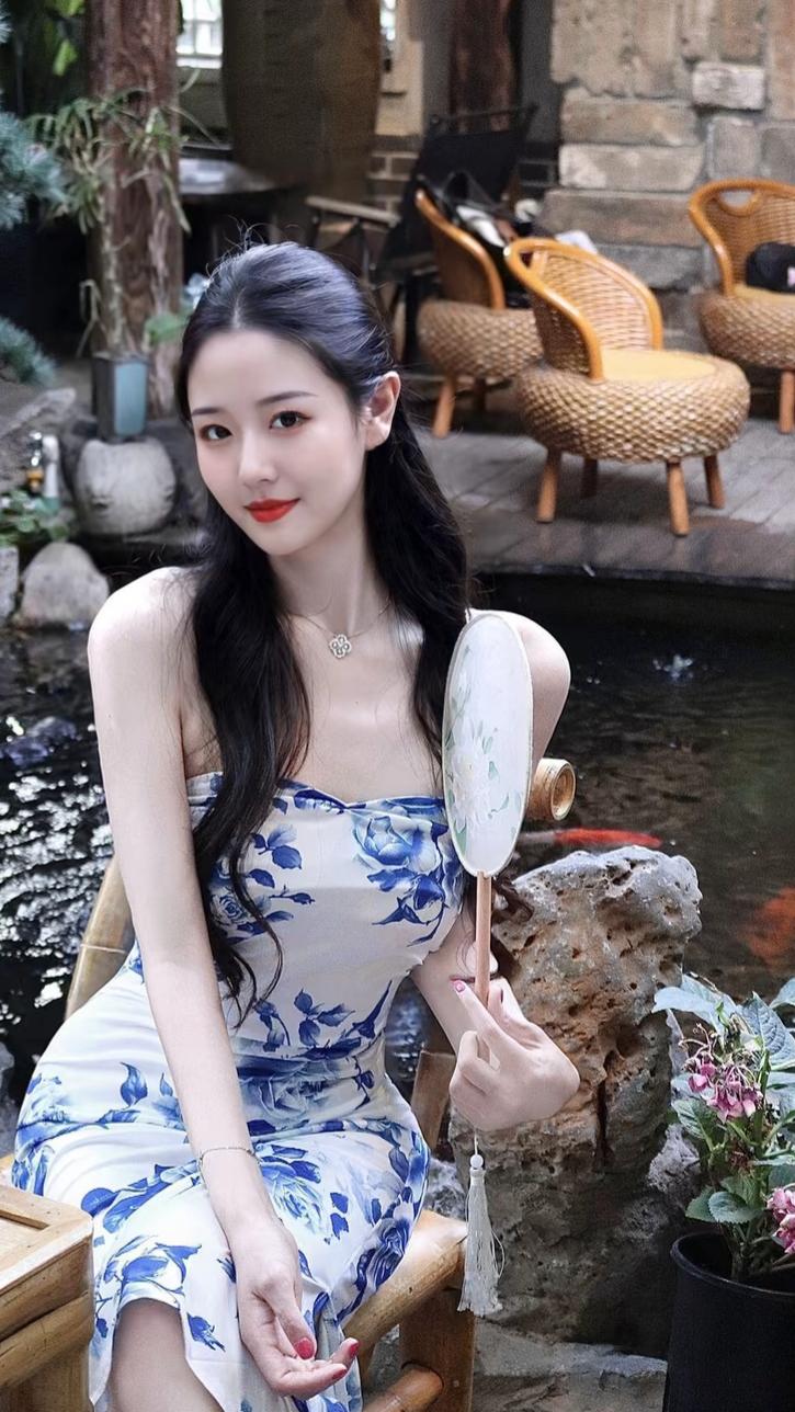千万不能让情绪击垮自己，朋友们，听我一句劝啊。事儿压不垮咱们，但情绪真能。一