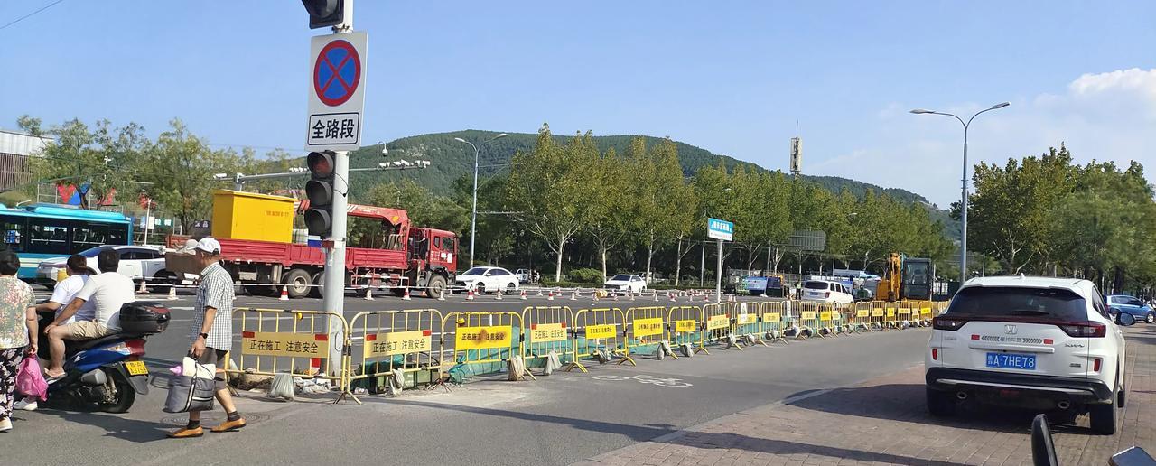 济南市政请问这条路到底能修到什么时候。这条道怎么感觉一直在修，到现在是越修越