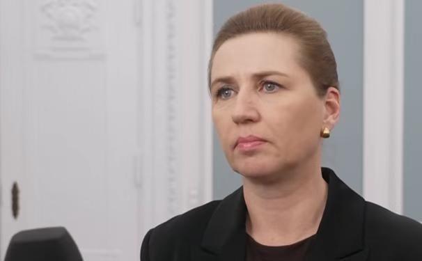 丹麦其实还有一招，直接喊话美国，如果你们非要强占格陵兰岛，那么我们就带着格陵兰岛