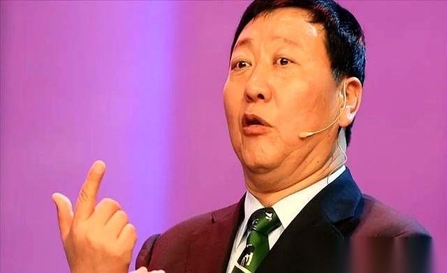 我天,刚刷到一个事儿,给我看愣了。那个蒙牛的创始人,牛根生,63岁了,跑加拿大