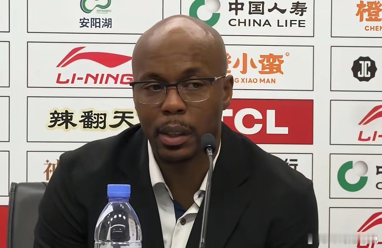 徐杰17分9助攻3篮板，广州龙师主帅这样评价徐杰:“对方2号(徐杰）是一位非