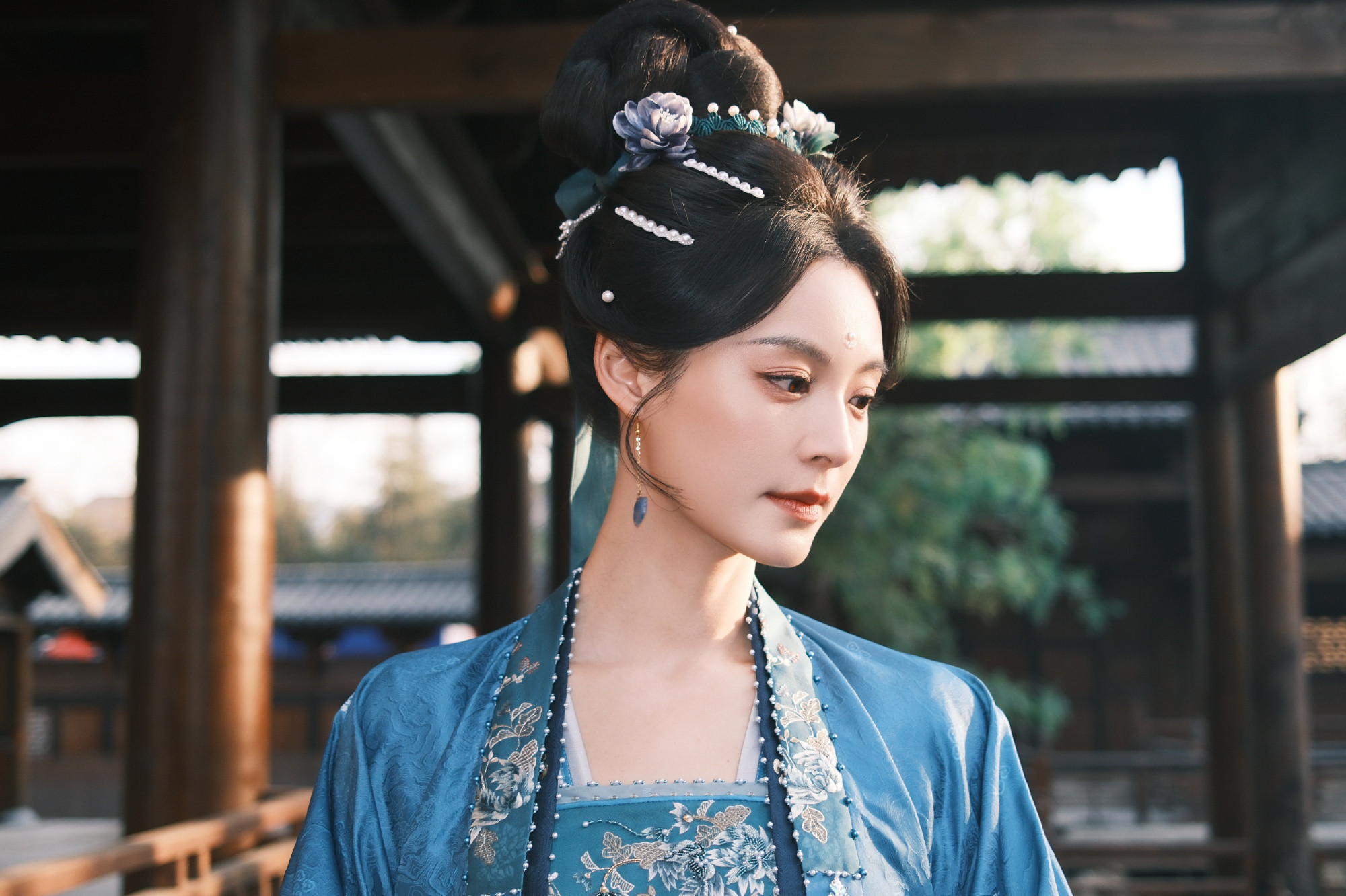 1.丁禹兮本名姓丁仅2画，天然占优，剧方直接靠新规压下番位争议，内娱没几个人的姓