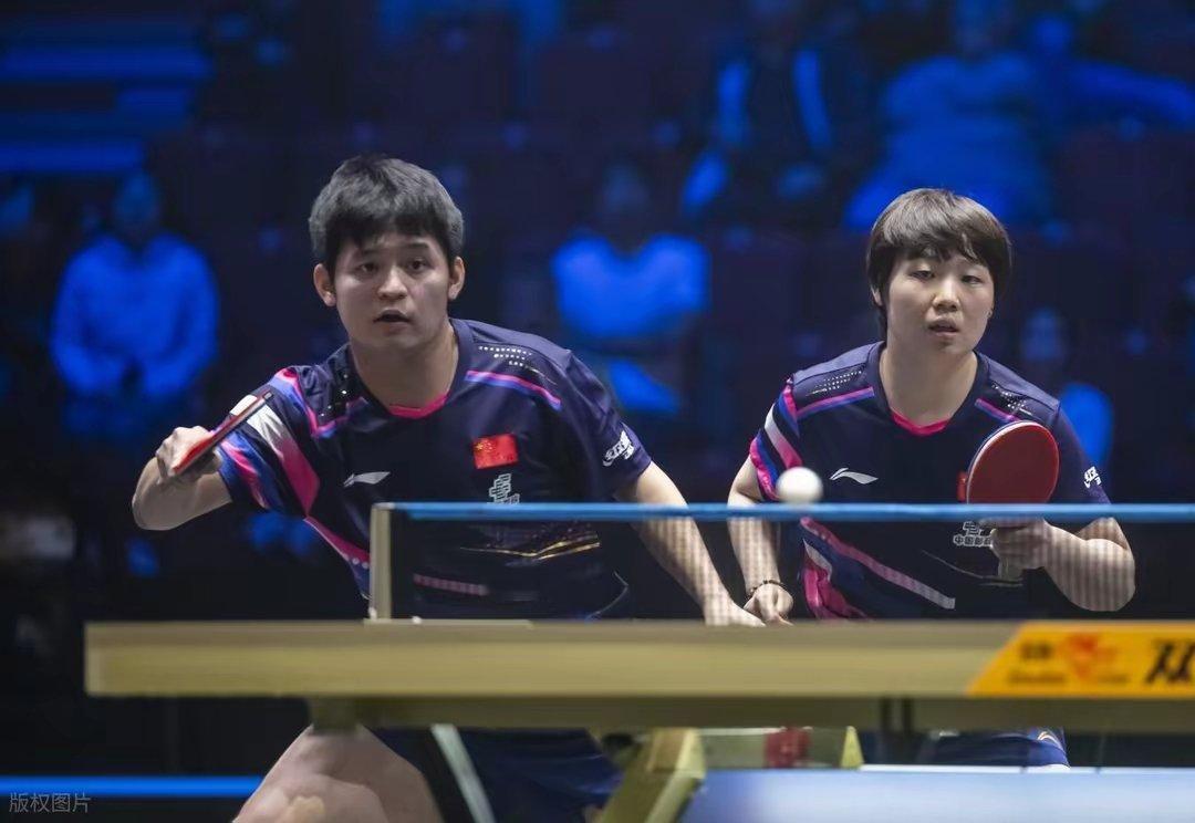 12月11日下午，2025年世界乒联WTT总决赛进入第二个比赛日。在混合双打小组