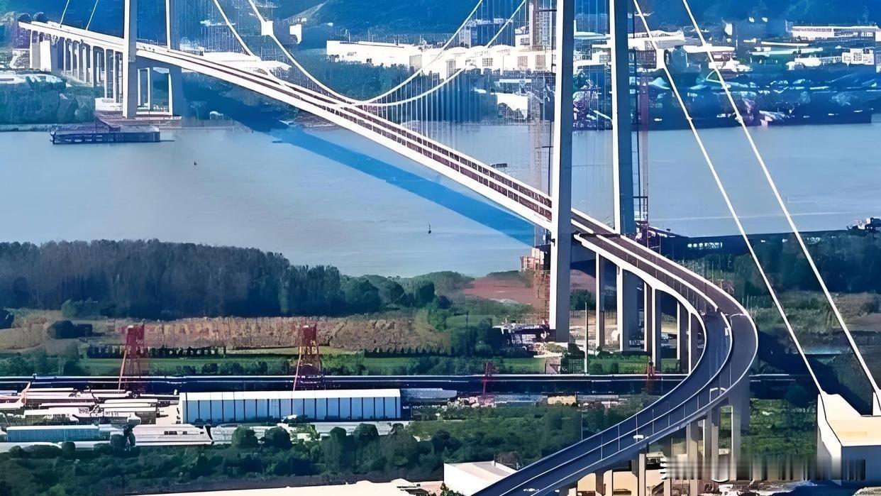 2025年11月26日，南京新生圩长江大桥（仙新路过江通道）正式通车。该桥全长约