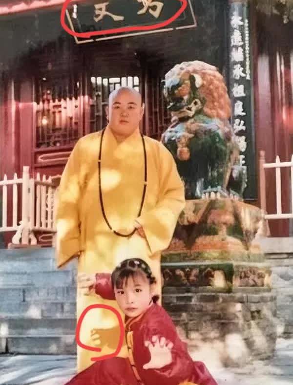 方丈的唯一女徒弟周芳旭（法号延舫）她是方丈的唯一女徒弟。1996年，周