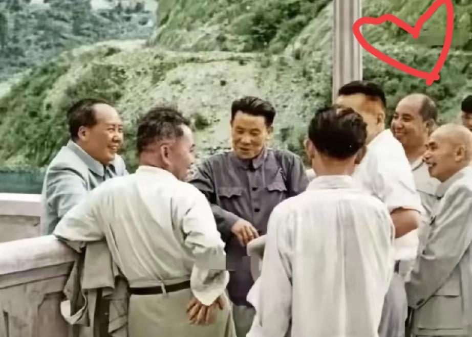 伟人的硬核，从不是虚张声势的威慑！毛主席从不搞花架子演习唬人，信奉的是“不尚空谈