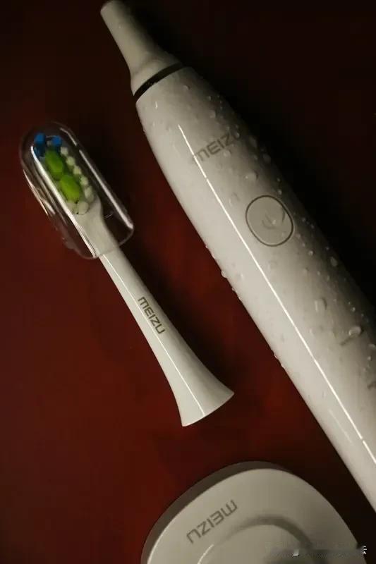 刷牙过度，损伤严重！牙医看了我的口腔，说我刷牙力度太猛，而且长期横刷，牙釉质损