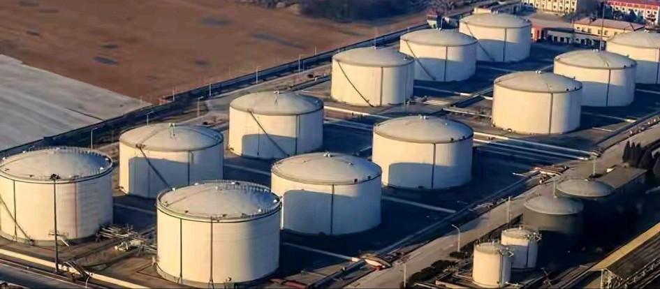 中东局势突变，战火纷飞，霍尔木兹海峡被关闭，油价暴涨，有的已经涨到90美元，预计