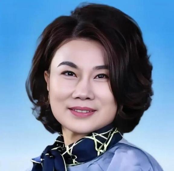 一次，俞敏洪问董明珠：“为什么你丈夫去世将近30年你都没有再婚？”董明珠也不藏着