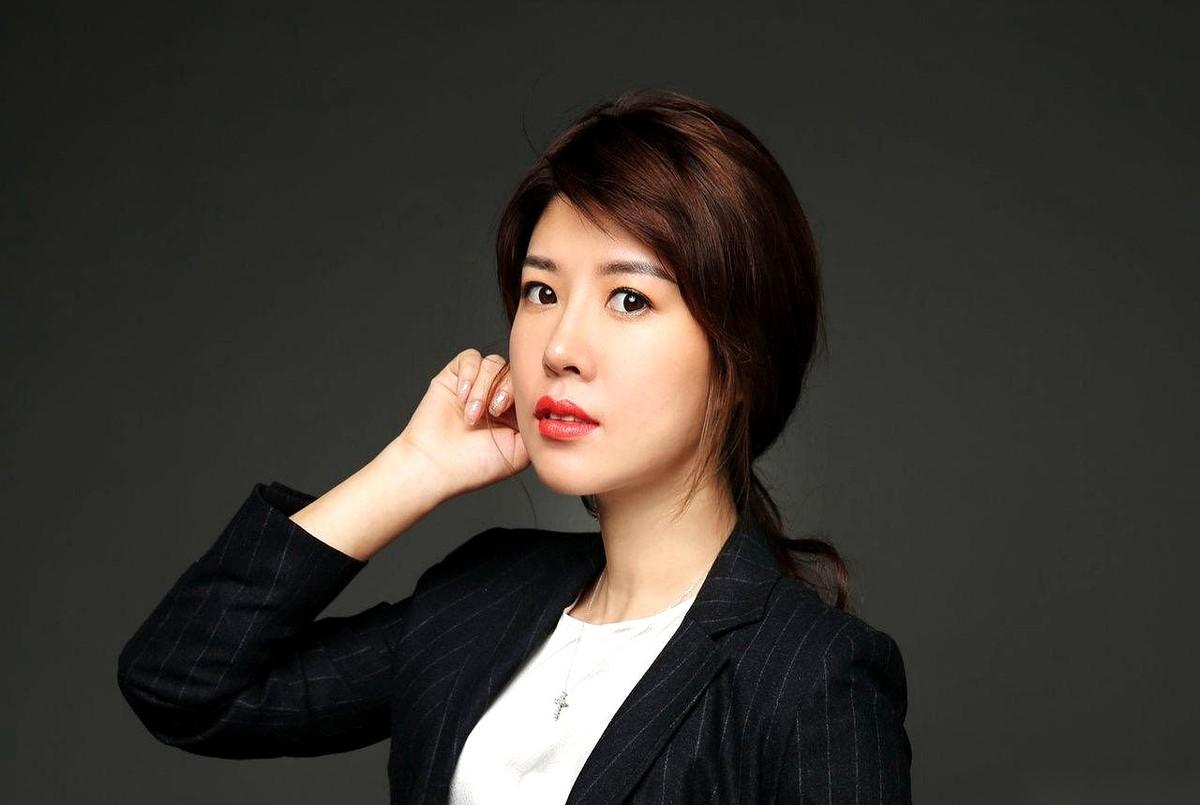 迅雷那位前女高管董鳕，故事得从一张工资条说起。在腾讯，她一个月拿两万五。被CE