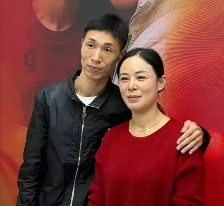 湖北仙桃姐姐寻亲33年终于找到弟弟，一般人找这么多年，好不容易团聚，肯定想把弟弟