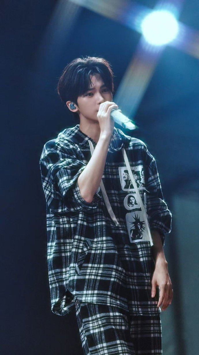 没有一夜爆红的侥幸，只有厚积薄发的笃定。梓渝用一步步扎实的脚印，走出属于自己的上