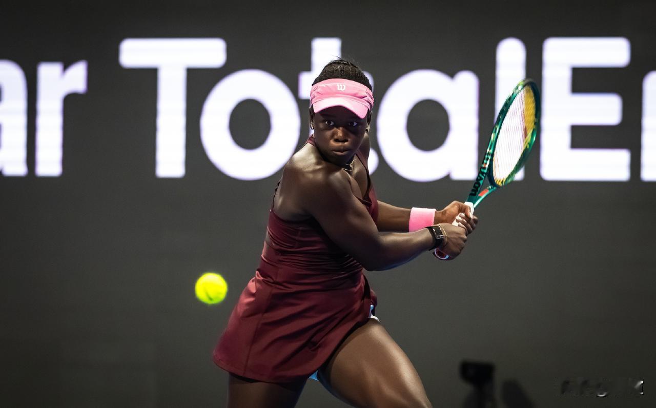 仅用时74分钟，19岁的姆博科就以2-0(6-3、6-2)将奥斯塔彭科横扫出局，