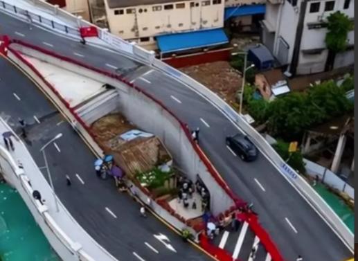 2011年，拒绝20亿赔款，霸占北京主干道七年，谈判七次仍不愿搬离，甚至放出狠话