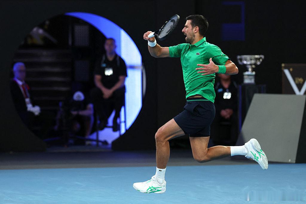 首盘技术统计：德约科维奇-阿尔卡拉斯ACE：1-2双误：0-1一发成功率：78%