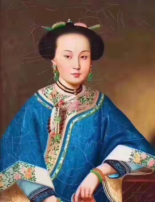 1900年，慈禧太后初次见周莹便问：“你丈夫呢？”周莹回道：“回太后，民女守寡1